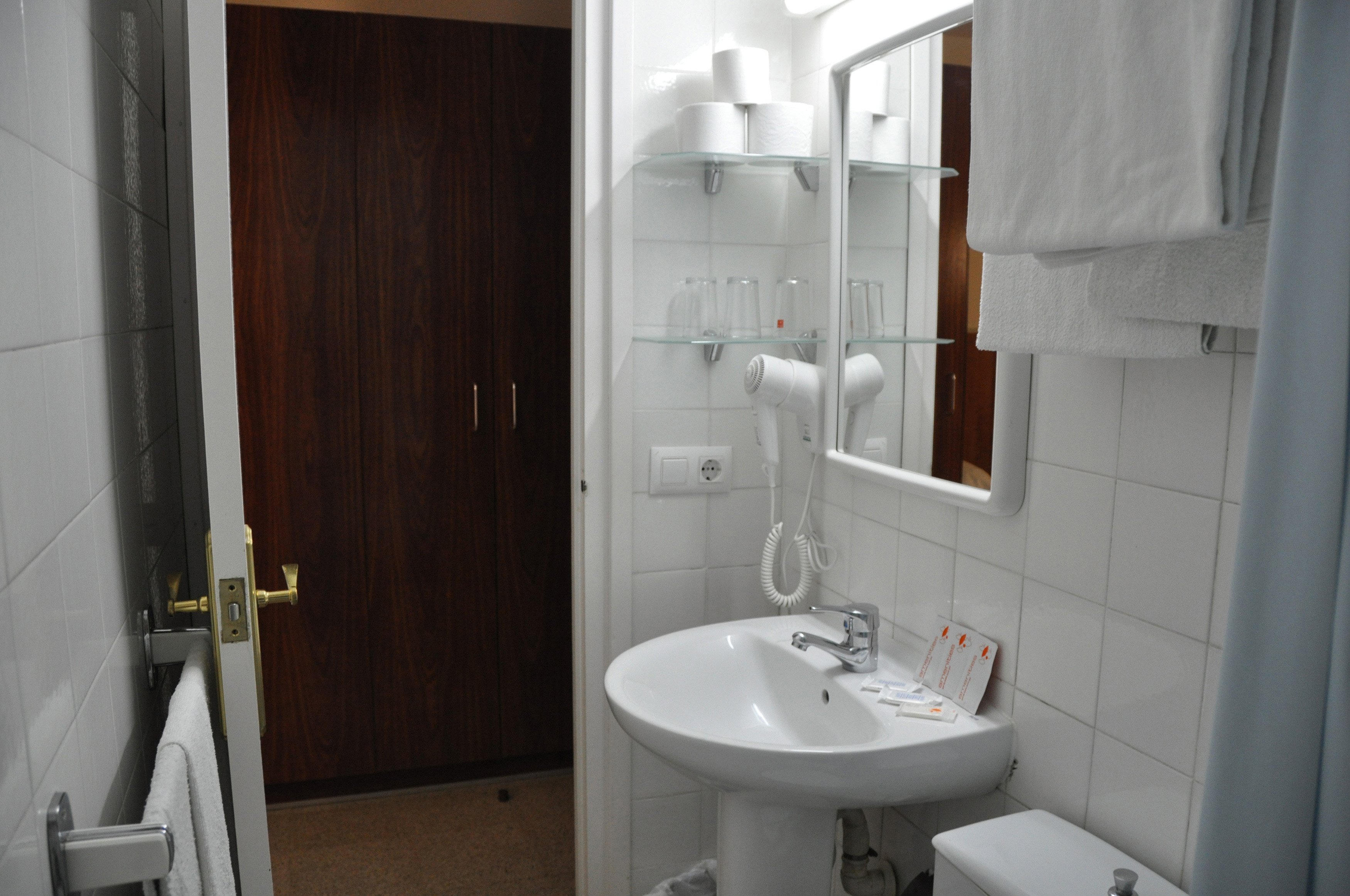 Double Room (indoor) with Private Bathroom 5